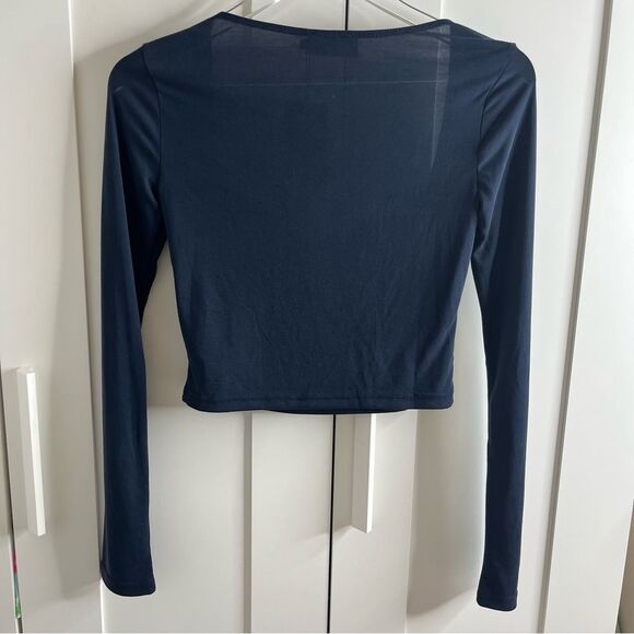 NWT EDIKTED Rain Cupped Long Sleeve Top Navy Medium - Picture 11 of 14